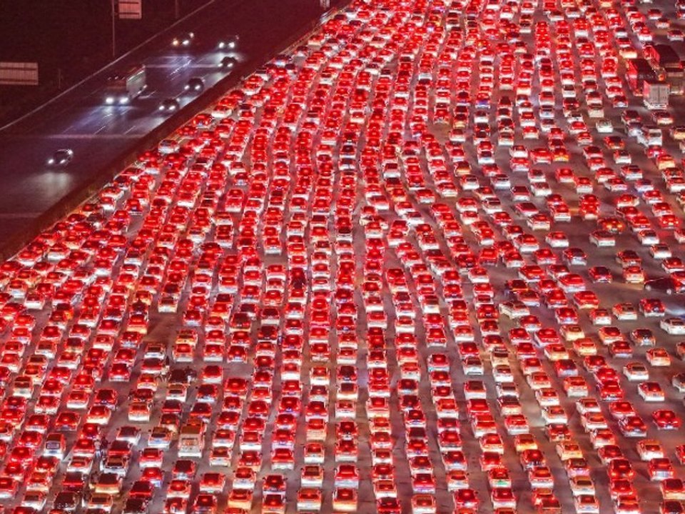 Giga-Stau! Millionen Reisende auf der Autobahn gefangen