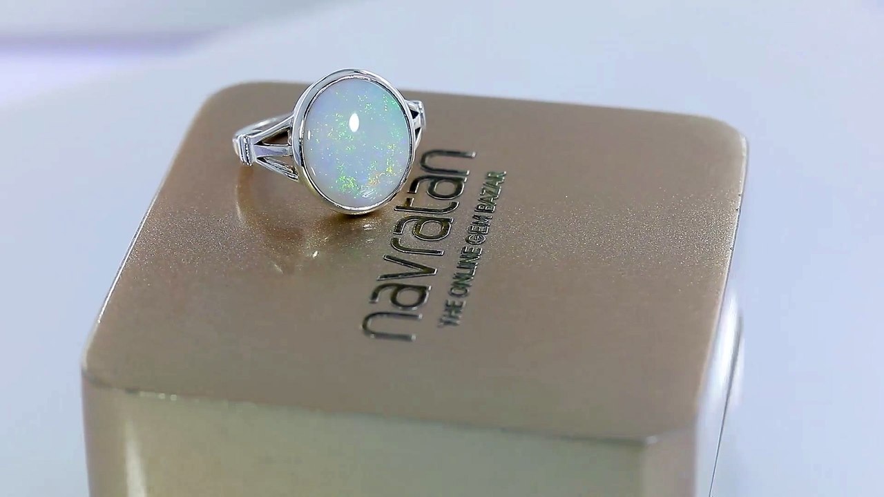 Opal Ring in Silver – A Symbol of Creativity and Emotional Balance