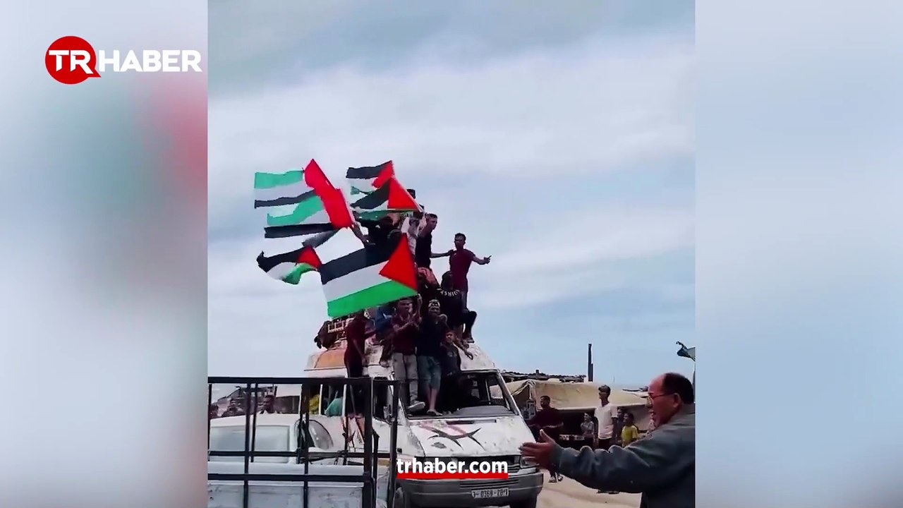 Akın akın Gazze'ye dönüyorlar! İsrail ile Hamas arasında ateşkes resmen başladı: İşte insan selini gösteren o tarihi görüntüler...