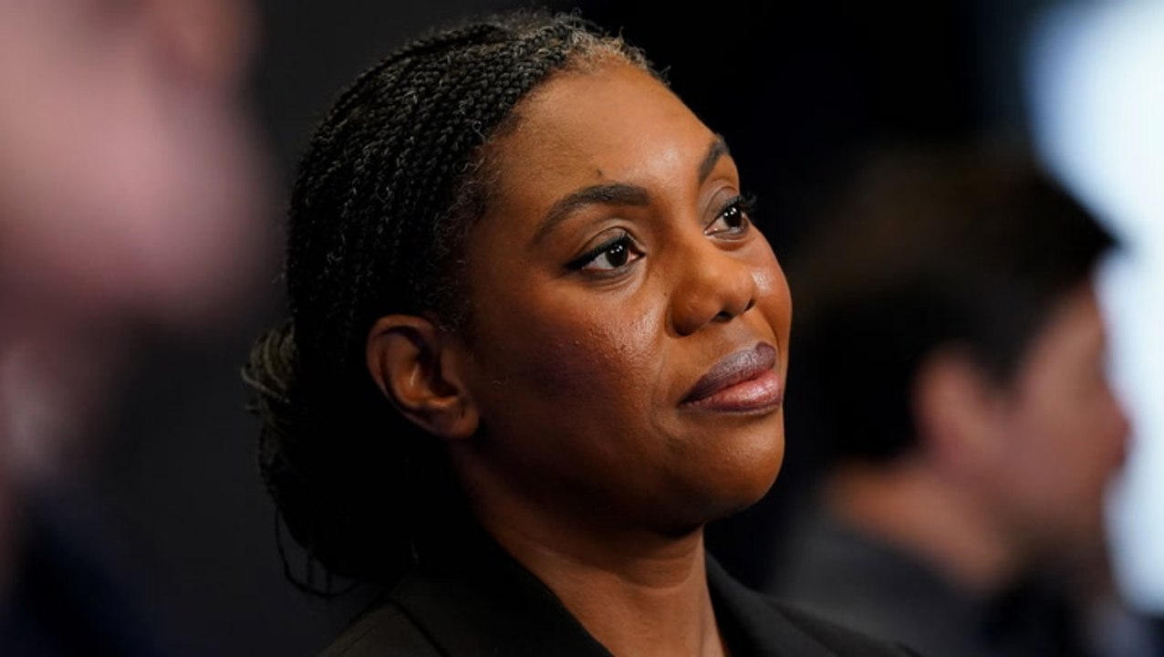 Kemi Badenoch sings ‘Sweet Caroline’ in pub singalong at Tory party conference