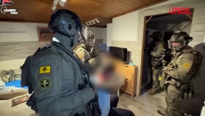 Foggia, arrestato il latitante Leonardo Gesualdo: le immagini da film dell'irruzione dei carabinieri nel covo