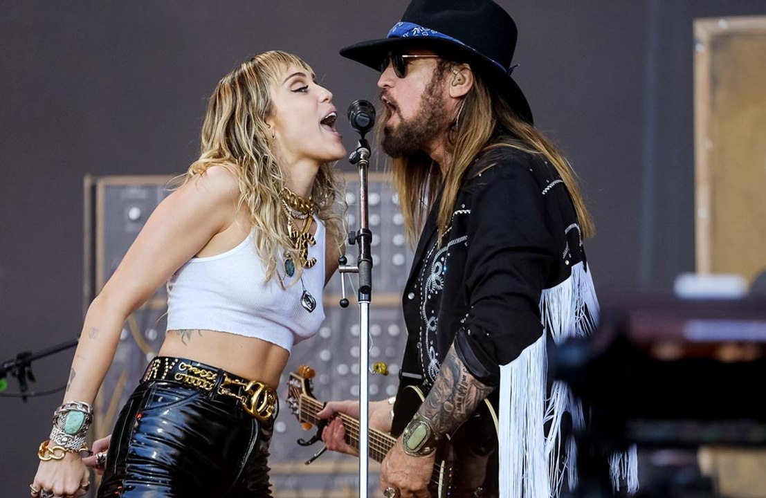 Miley Cyrus révèle que son père Billy Ray a pleuré en écoutant la chanson qu'elle a écrite pour lui