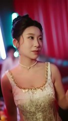 She was raised in the countryside for 20 years. As soon as she was brought back to the wealthy family, she slept with the prince and treated him as a nightclub star, paying him 10,000 yuan to keep him quiet. Only later did she realize that she had provoke