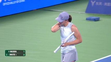 Wuhan - Swiatek sans pitié avec Bouzkova