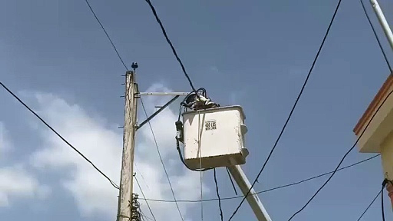 Edesur rehabilita redes eléctricas e iluminación en varias comunidades de Peravia y San Juan