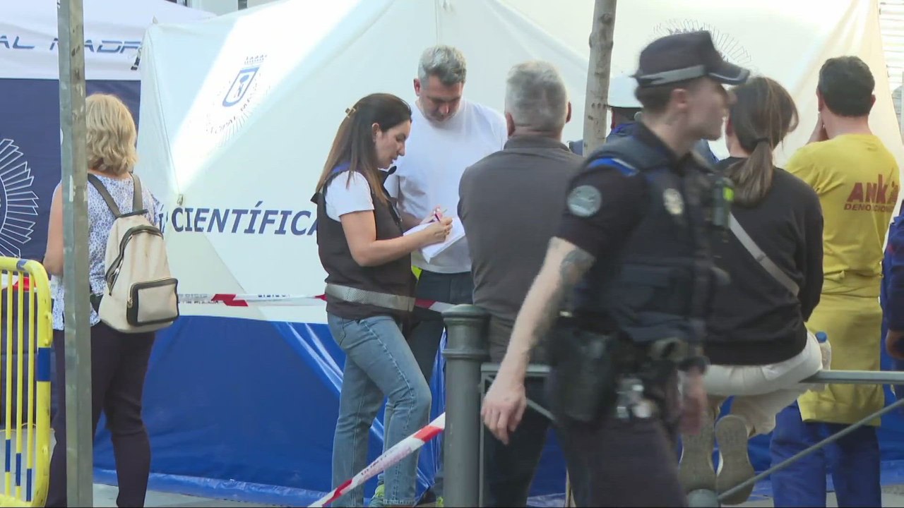 Continúan labores de policía y emergencias en el edificio que ha sufrido un derrumbe en Madrid