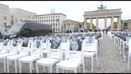 Berlino, sedie vuote per le vittime del 7 ottobre e per gli ostaggi