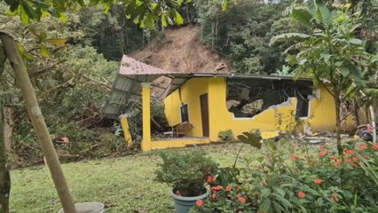 Familia por poco queda sepultada por un deslizamiento de tierra