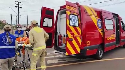 Grave: Homem, de 31 anos, fica entubado após acidente de trânsito na Avenida Piquiri