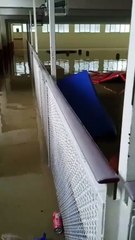 Alluvione a Milano, l'oratorio di Pratocentenaro invaso dall'acqua: sommersi anche i canestri