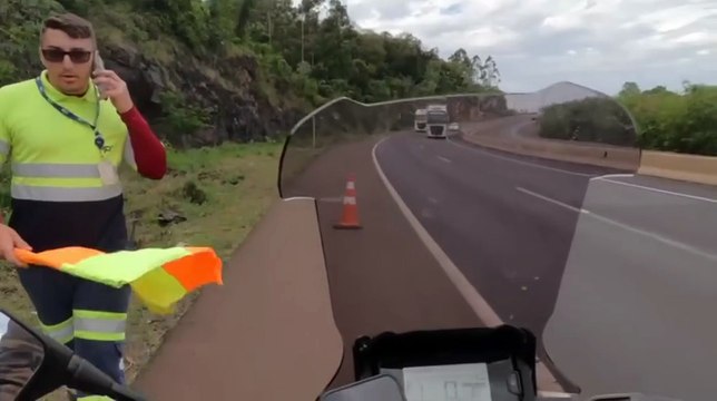 BR-163: Colisão entre caminhões e carros deixa uma pessoa morta e interdita rodovia no Oeste do Paraná