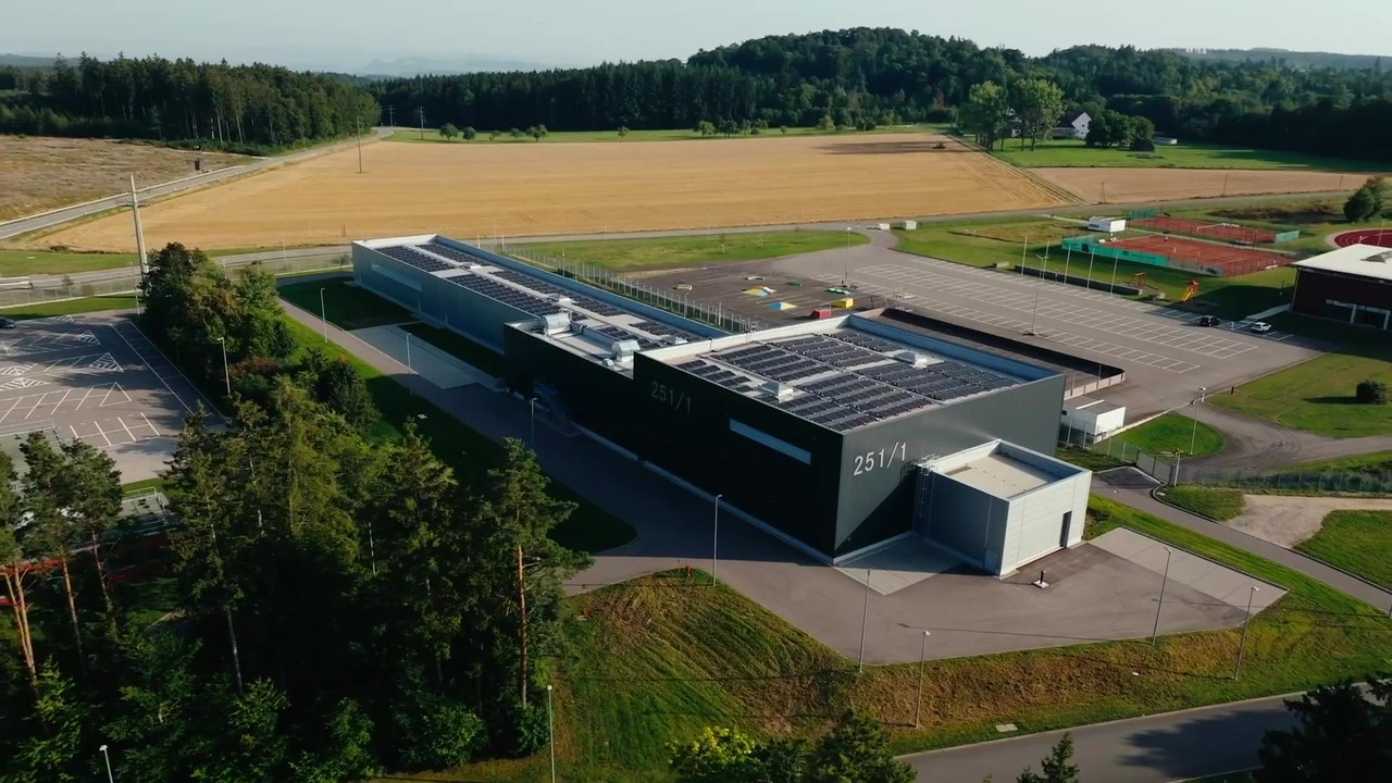 Mercedes-Benz eröffnet modernstes Lichttest-Zentrum der Automobilindustrie