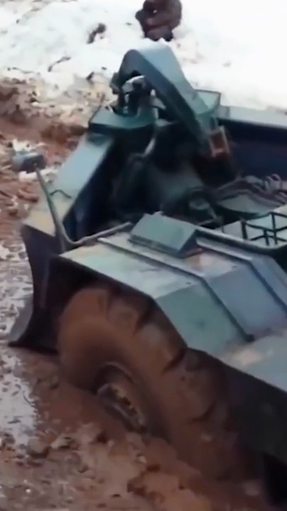 Jeep Militaire en Détresse dans la Boue ❄️ | Sauvetage Impressionnant en Pleine Nature !
