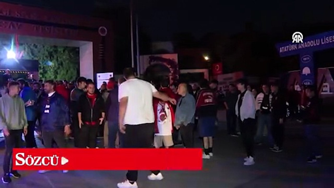 Süper Lig ekibi karıştı! Taraftarlar tesise akın etti