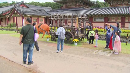 충남 부여 백제문화제...추석 연휴 맞아 관람객 '북적' / YTN