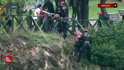 Antalya'da falezlerde mahsur kaldı: Gazetecilere saldırdı