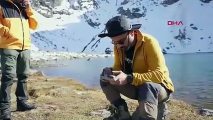 Türkiye'nin zirvesindeki kalpli gölünde aksiyon dolu uçuş