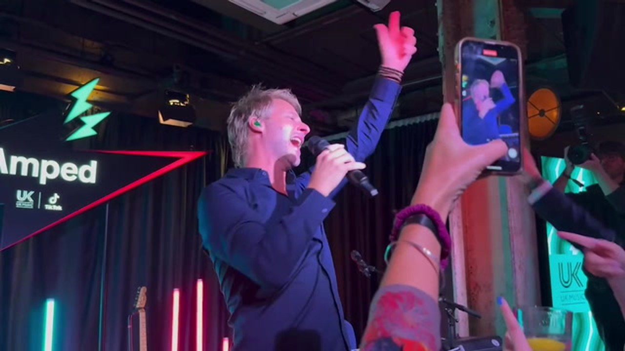 Chesney Hawkes serenades former MPs and Conservative staffers on the final night of Tory Party Conference