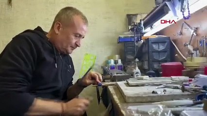 Tam 40 yıldır Doğadan tek tek toplayıp takıya dönüştürüyor