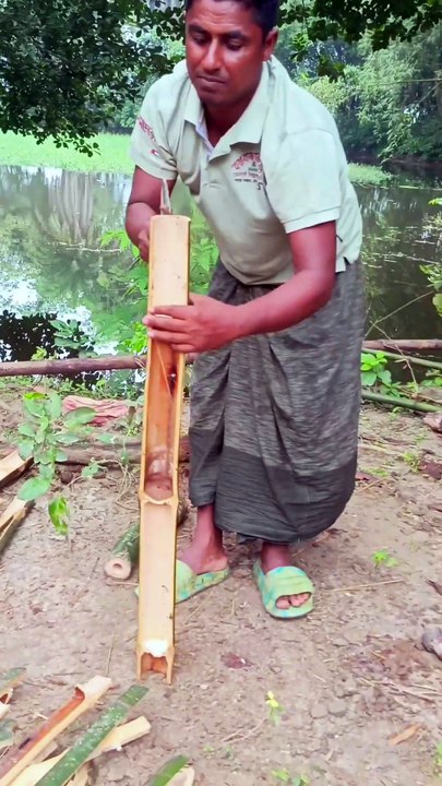 "Unbelievable Bamboo Cutting Skills: Watch This Master Cutting GO Viral!"