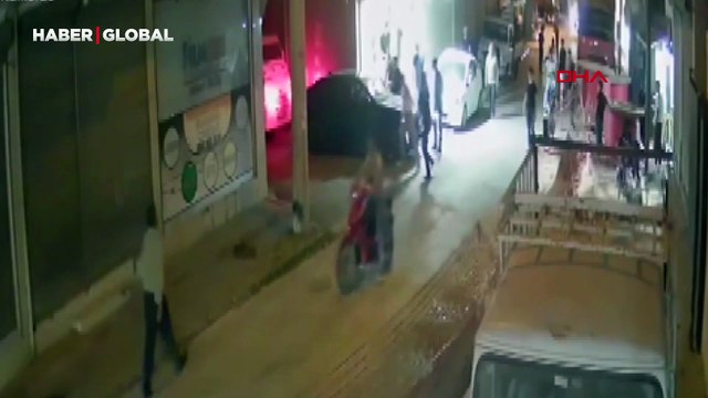 Adana'da alacak verecek kavgası! O anlar kamerada