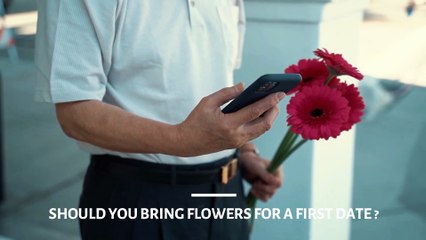Should I Bring Flowers For a First Date