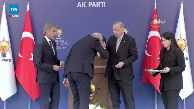 7 belediye başkanı partilerinden istifa ederek AKP'ye geçti; Erdoğan'ın elini öptüler