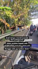 Pinggir jalan amblas tergerus longsoran