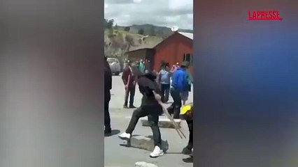 Ecuador, attacco armato contro il convoglio del presidente Noboa