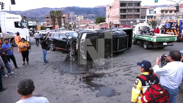 Dos personas heridas en violento choque en la avenida Blanco Galindo