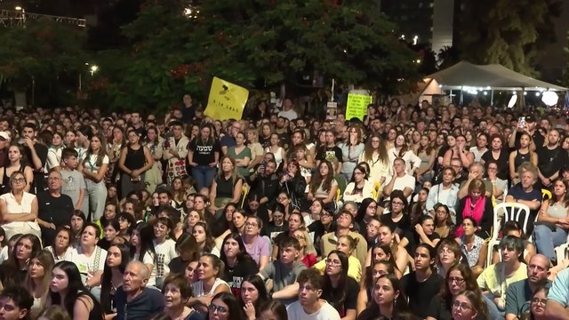 Miles de personas siguen en Tel Aviv un acto en honor a víctimas y secuestrados del 7 de octubre de 2023