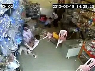 aksi perampok yang di gagal kan massa (cctv) kasihan banget orang di pukulin sape hampir mati