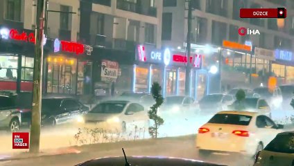 Düzce’de şiddetli yağış sokakları göle çevirdi