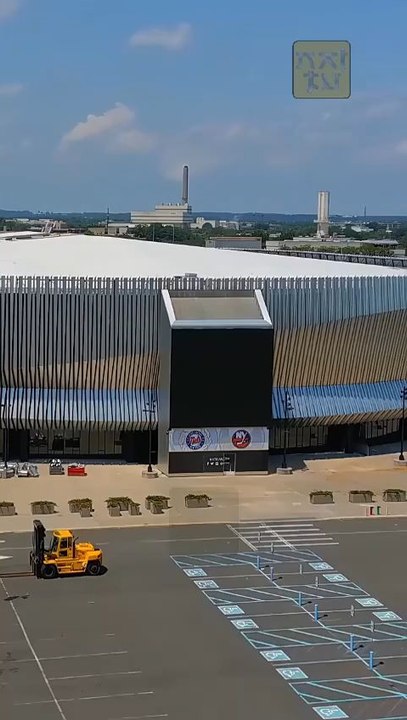 Jenny, a naive college student interning for her brother's hockey team, finds herself caught between admiration and heartbreak. When she sees Xavier with Rosalie, jealousy and insecurity cloud her feelings