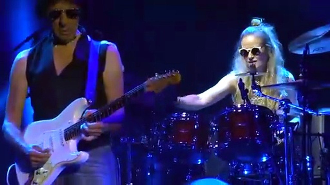 Jeff Beck Live 2022 🡆 Freeway Jam ⬘ Anika Nilles 🡄 Sept 25 ⬘ The Woodlands, TX