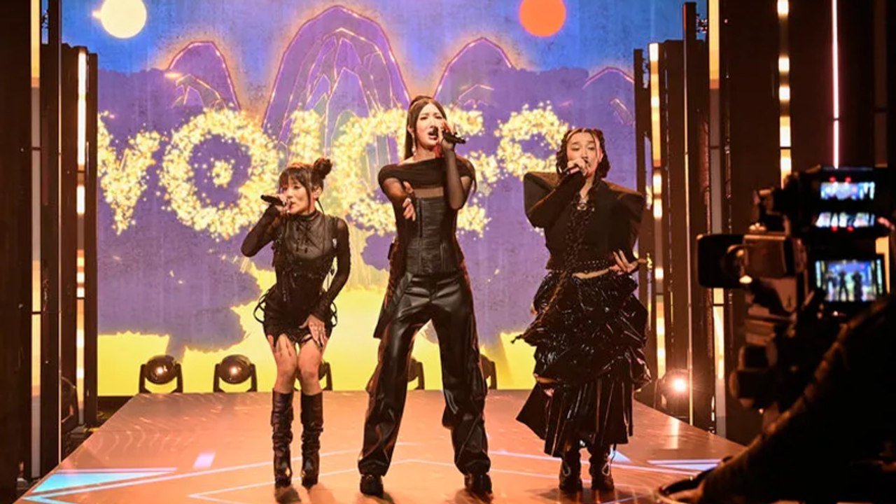 'KPop Demon Hunters' Trio Perform First Full Live Rendition of 