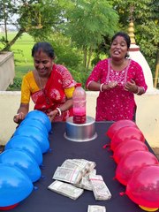 শাশুড়ি মা বনাম বৌমা 🎈 বেলুন ফাটালেই আকর্ষণীয় উপহার 🎁 | মজার খেলা 😂 | Suman Arpita Family