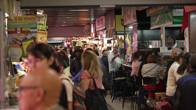 VENEZOLANOS en MADRID opinan sobre el PREMIO NOBEL DE LA PAZ de MARIA CORINA MACHADO