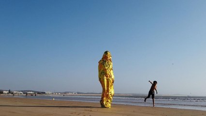 Le «coperte dei migranti» nella videoinstallazione «Eldorato» di Giovanni de Gara