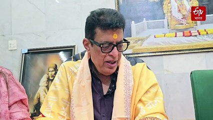 साईबाबांच्या चरणी 74 लाखांचे सोन्याचे ताट अर्पण मुंबईतील साईभक्त धरम कटारिया यांची अनोखी सुवर्ण भेट
