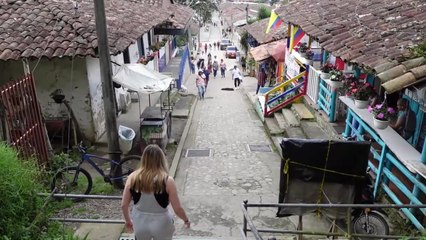 10 Foods You CAN'T MISS in Colombia (in under 5 minutes)