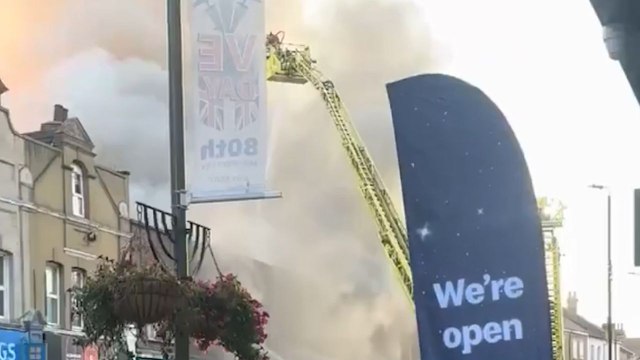Penge fire: Firefighters tackle shop blaze