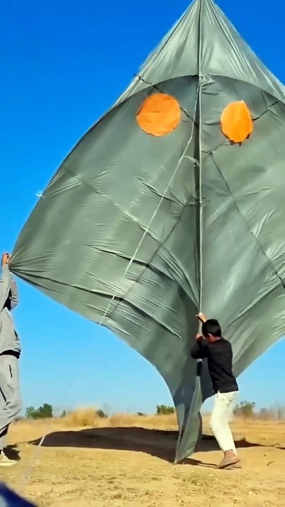 20 Feet Big Kite _ Biggest kite in world _ Shorts _ Kite Flying _ Mono kite Fighter _ Big Kite