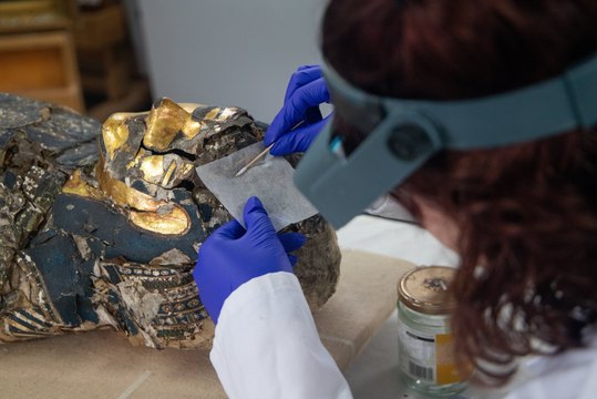 Students repair 2,300-year-old Egyptian mummy as part of university course