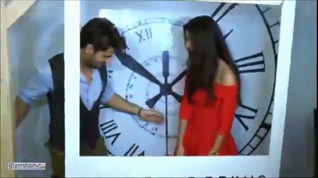 Sidharth Malhotra just redefined ‘cool’ with the way he surprised Katrina Kaif 😎🔥 talk about smooth moves! #glamsham #sidharthmalhotra #katrinakaif #bollywoodvibes #surprisegoals #coolmoment glamsham, sidharth malhotra, katrina kaif, bollywood vibes,