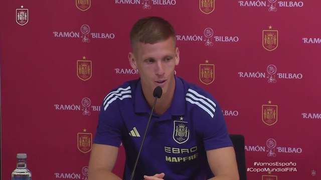 Dani Olmo y Mikel Oyarzábal presentan el nuevo patrocinador de la selección española