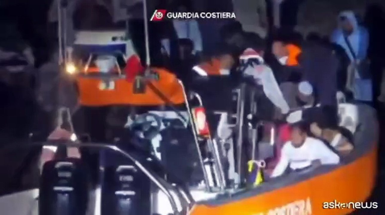 Salvati dalla Guardia Costiera 64 migranti sull'isola di Lampione