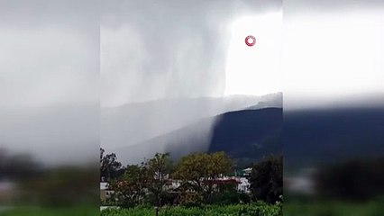 Adana'da hortum koca çatıyı uçurdu! O anlar kamerada!