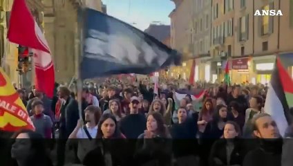 "Blocchiamo tutto", a Bologna centinaia in piazza