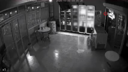 Camını kırıp girdiği markette çilingir sofrasını kurup 1 saat alem yaptı